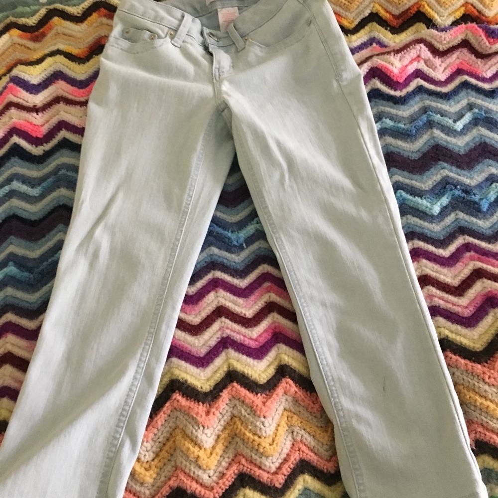 NEWER LIght Gray NO BOUNDARIES CAPRI